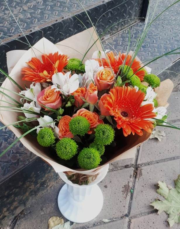 Букет цветов из: Герберы, Хризантемы, Альстромерии и Розы в Юбилейном