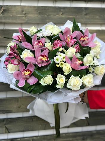 Букет цветов из: Розы и Хризантемы в Юбилейном