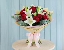 Букет цветов из:  Лилии и Розы в Юбилейном
