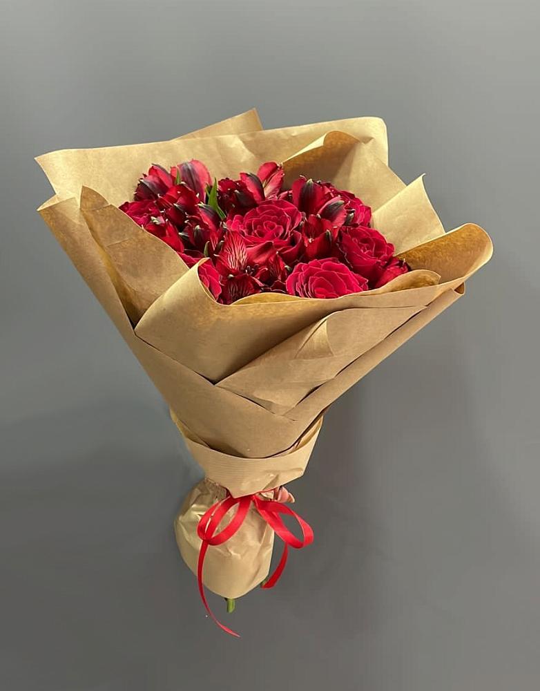 Букет цветов из: Альстромерии и Розы в Юбилейном