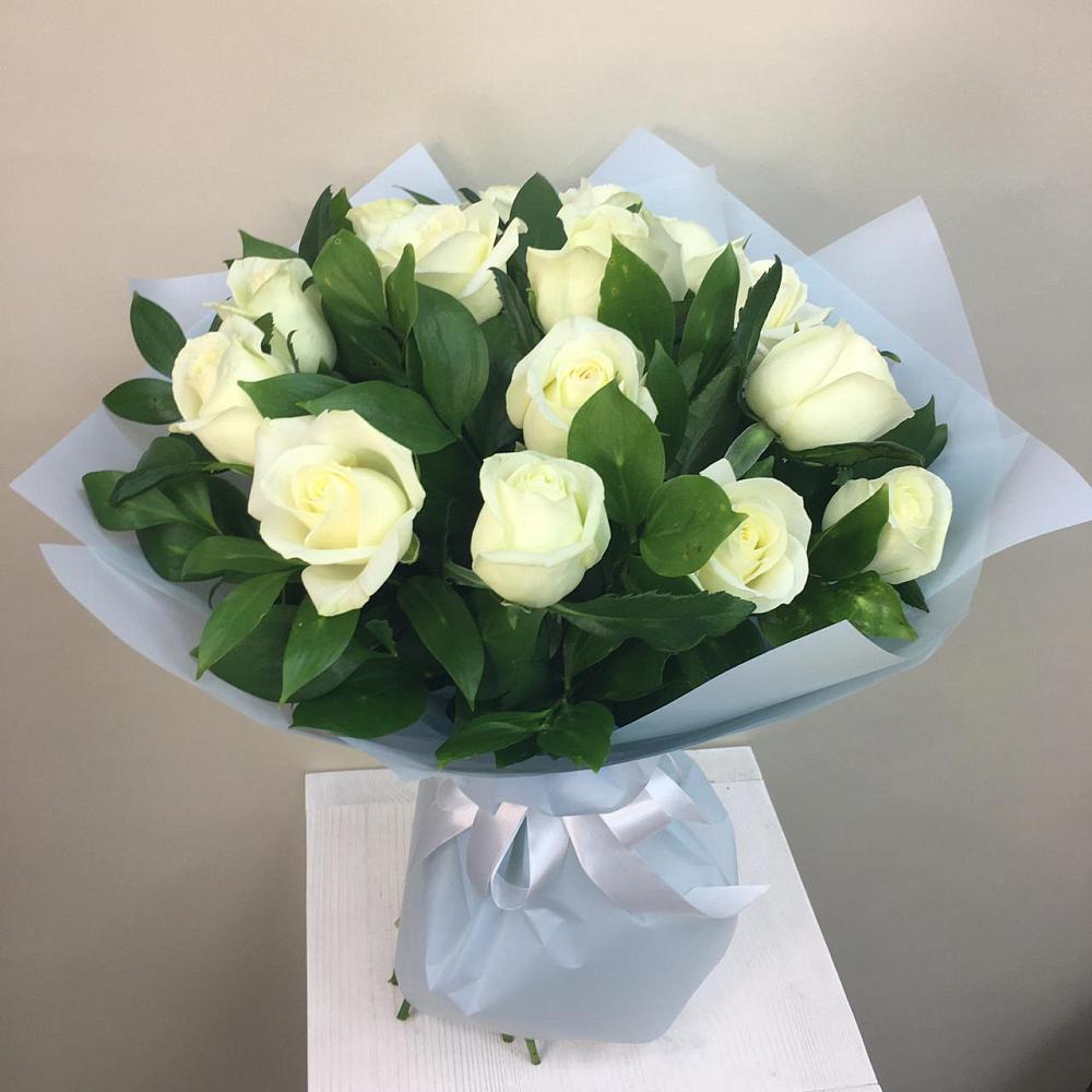 Букет 15 Белых роз Проуд в Юбилейном