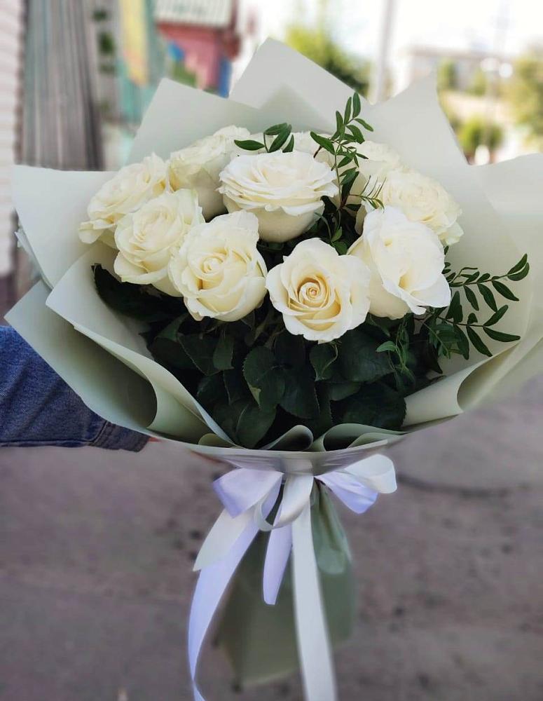 Букет Белые розы Проуд в Юбилейном
