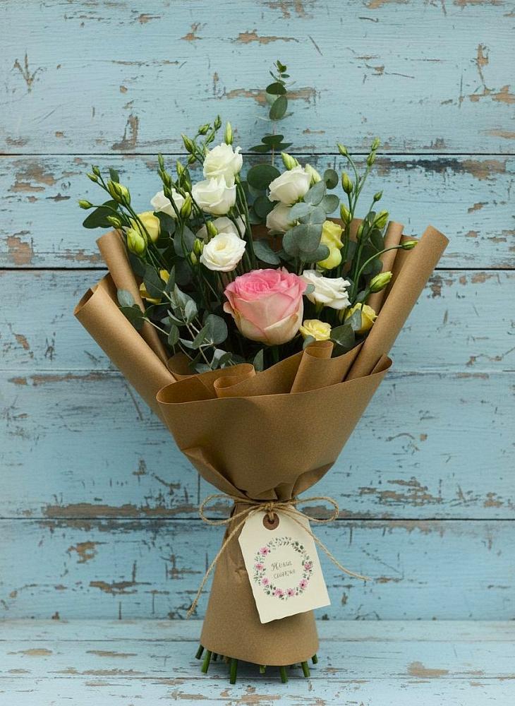 Букет цветов из: Розы и Лизиантусы в Юбилейном