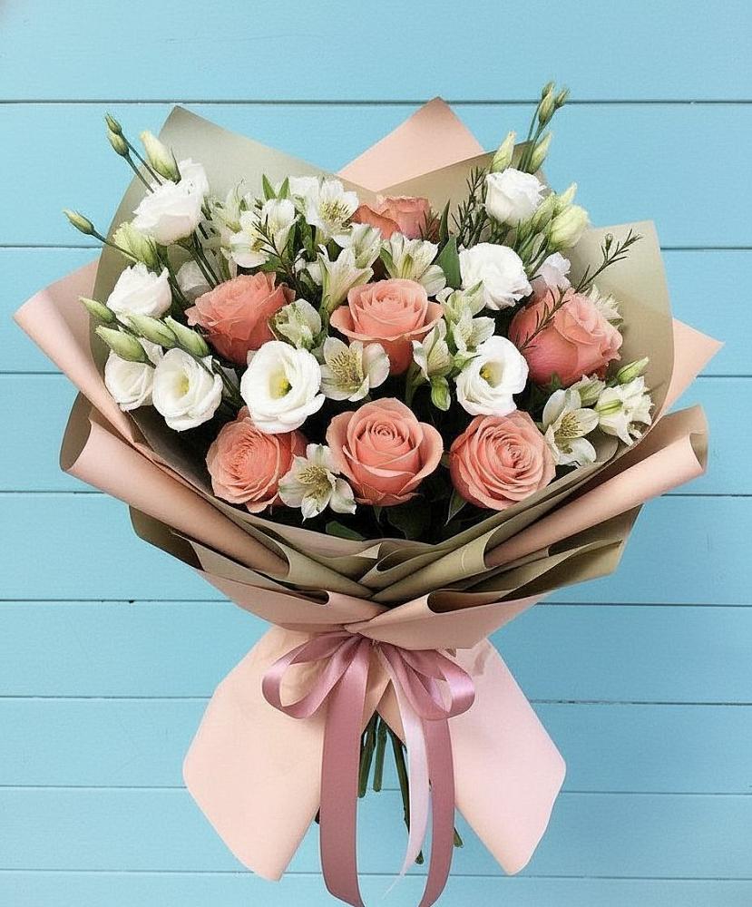 Букет цветов из: Розы, Альстромерии и Лизиантусы в Юбилейном