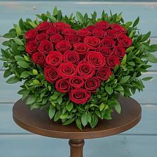 Цветочная композиция из Розы в виде сердца в Юбилейном