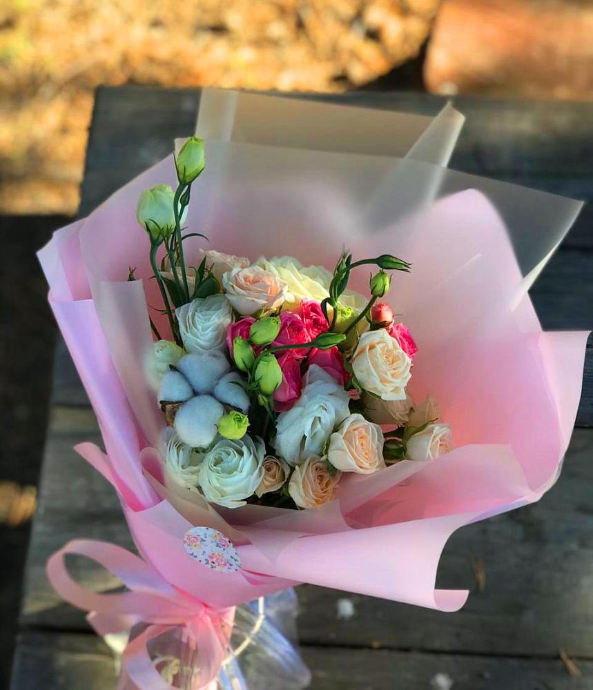 Букет цветов из: Розы и Лизиантусы в Юбилейном