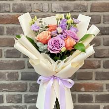 Букет цветов из:  Лизиантусы и Розы #REPLACE_PRED# Юбилейном