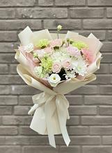 Букет цветов из:  Гвоздики, Розы, Лизиантусы и Хризантемы #REPLACE_PRED# Юбилейном