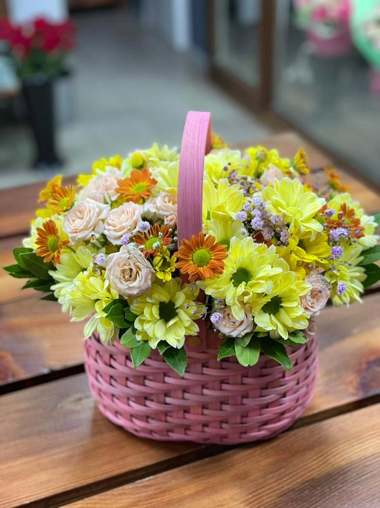 Цветочная композиция из Хризантемы и Розы в корзине в Юбилейном