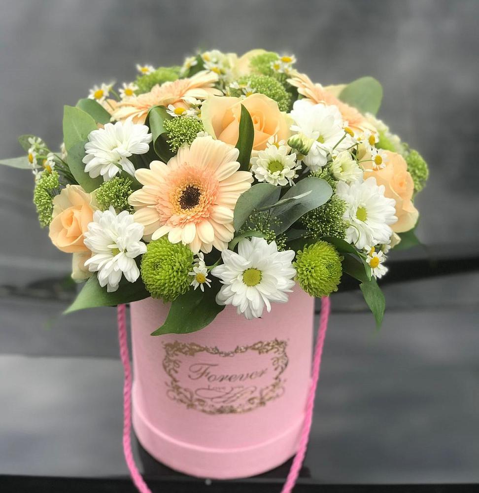 Цветочная композиция из Розы, Герберы и Хризантемы в шляпной коробке в Юбилейном