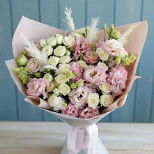 Букет цветов из:  Альстромерии и Розы #REPLACE_PRED# Юбилейном