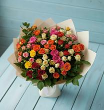Букет Микс из разноцветных кустовых роз в Юбилейном