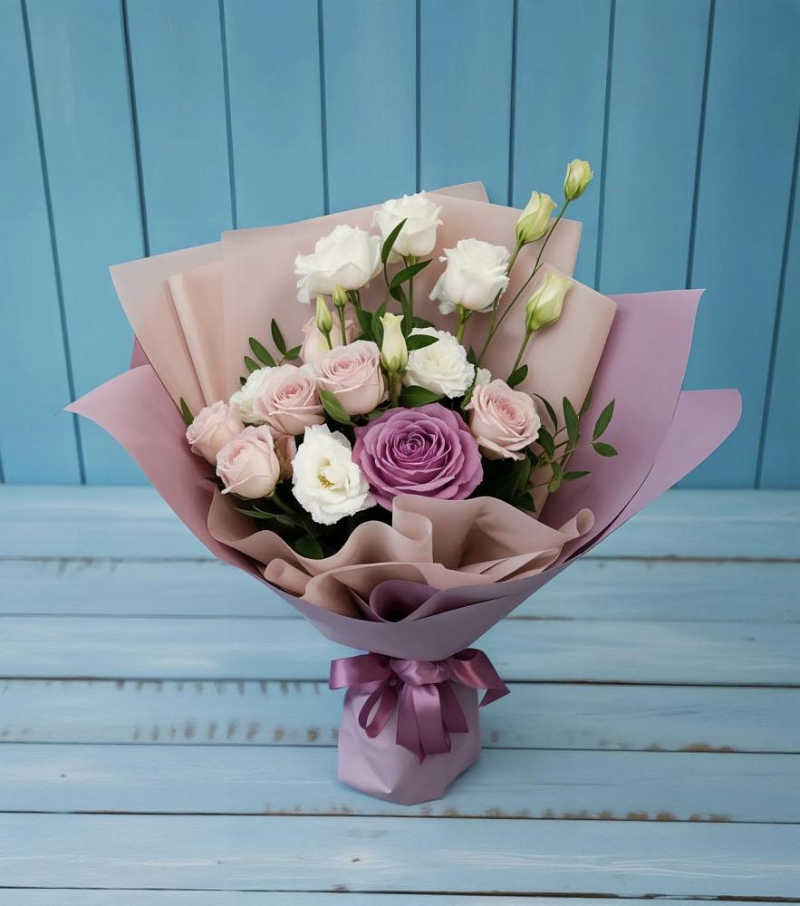 Букет цветов из: Розы и Лизиантусы в Юбилейном