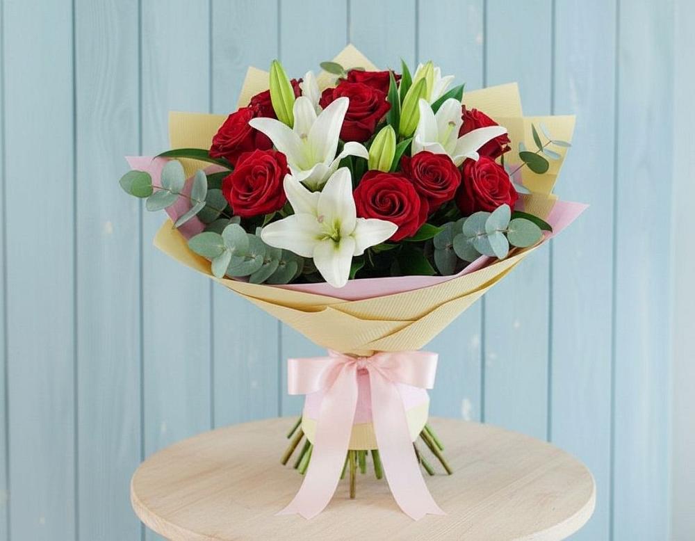 Букет цветов из: Лилии и Розы в Юбилейном